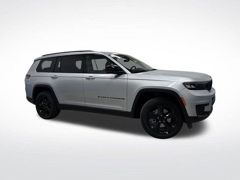 New 2025 Jeep Grand Cherokee L Altitude image 40