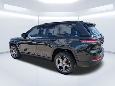 Used 2023 Jeep Grand Cherokee Limited w/ Black Appearance Package image 6