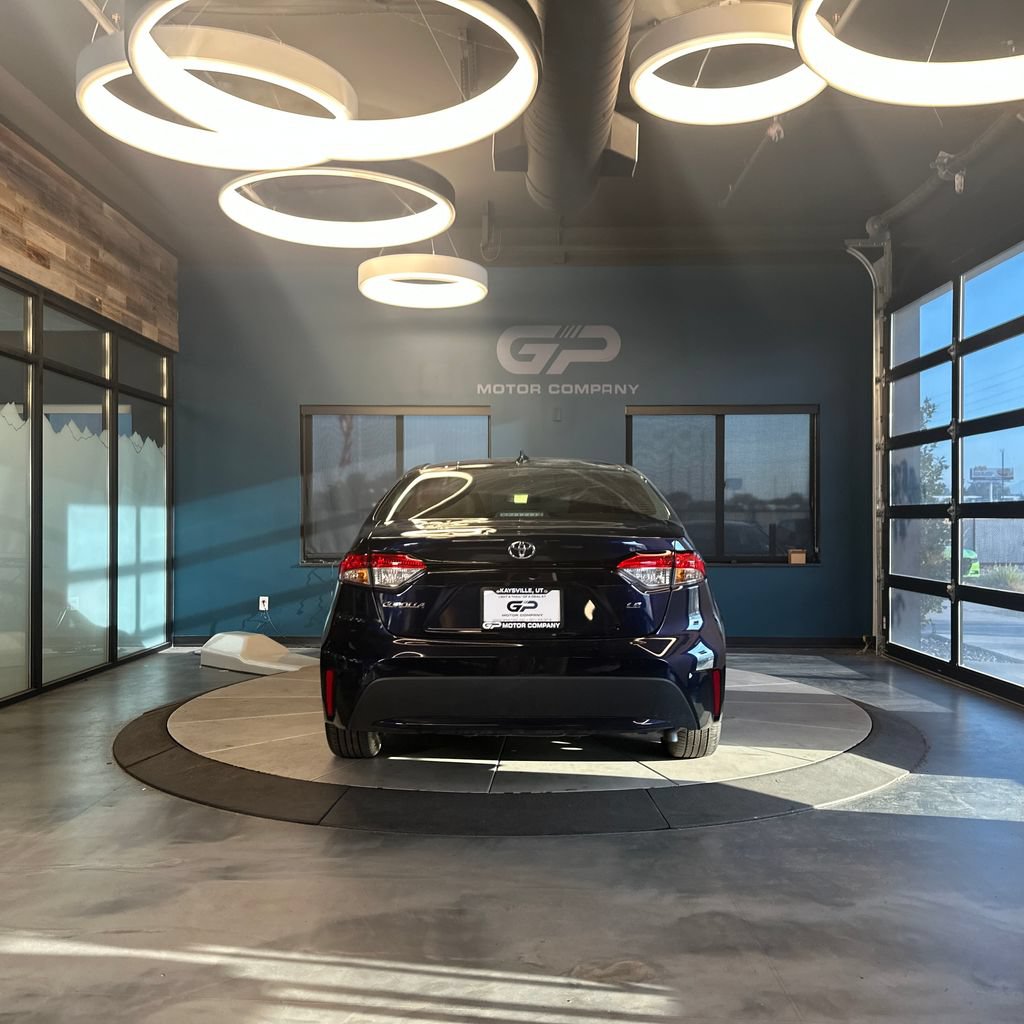 Used 2022 Toyota Corolla LE FWD image 4