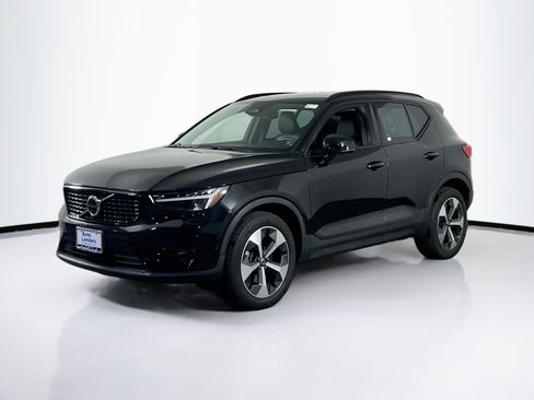 Used 2023 Volvo XC40 B5 Plus w/ Driver Assist Package image 1