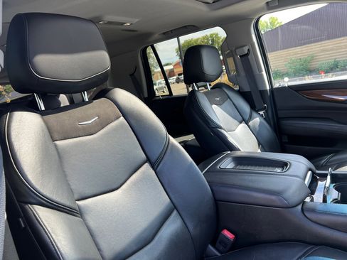Used 2018 Cadillac Escalade Luxury image 49