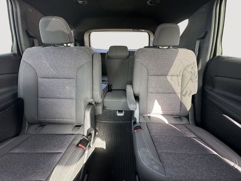 Used 2024 Chevrolet Traverse LT w/ Midnight/Sport Edition image 12