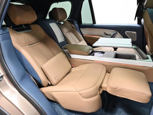 Used 2023 Land Rover Range Rover LWB SV Autobiography image 49