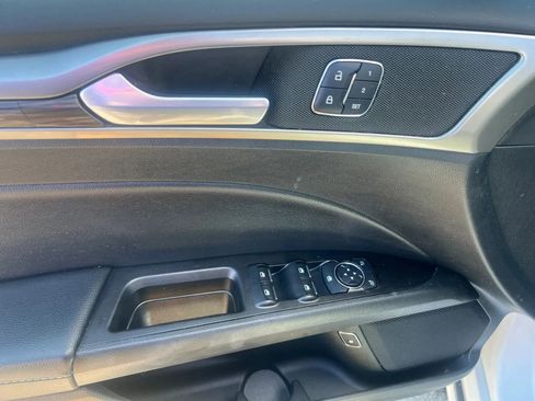 Used 2017 Ford Fusion Energi SE image 12