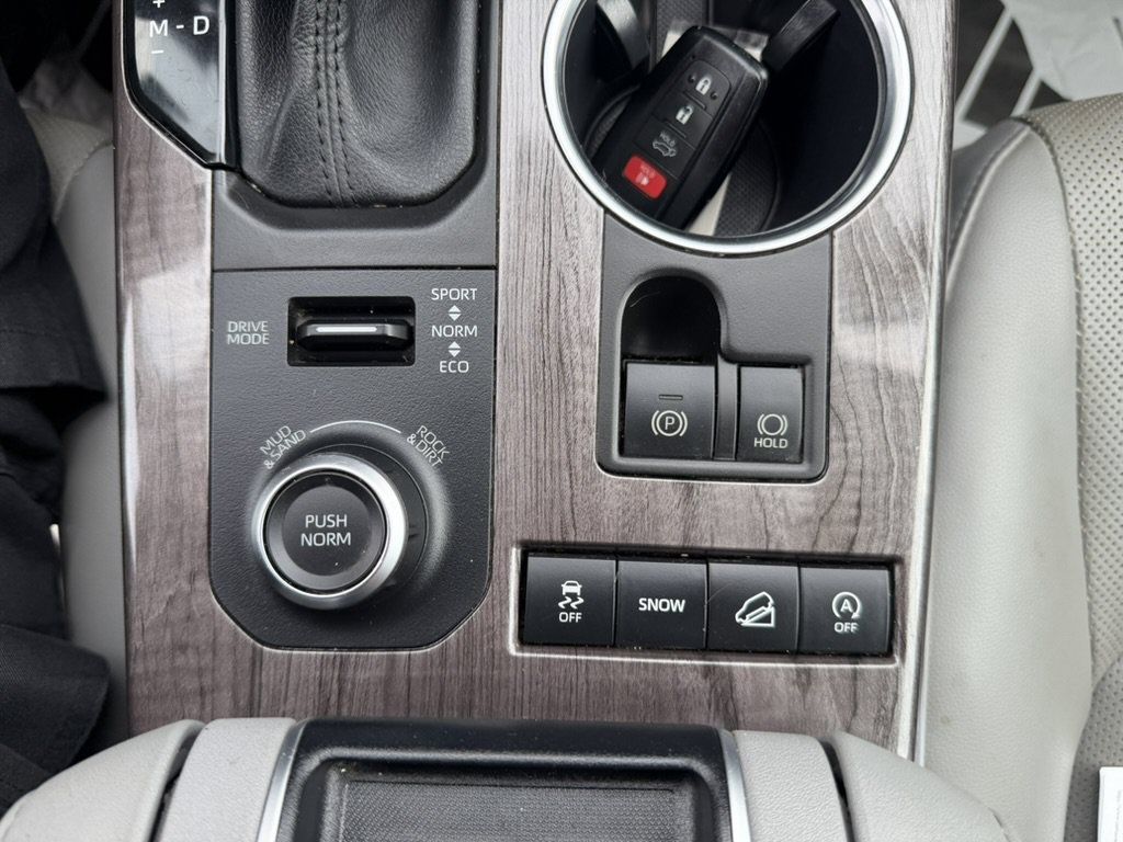 Used 2021 Toyota Highlander Limited AWD/4WD image 26