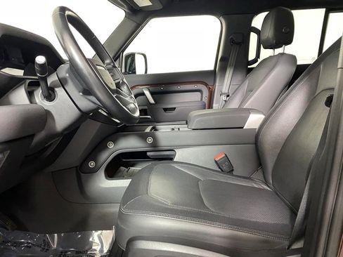 Used 2023 Land Rover Defender 130 X-Dynamic SE image 10