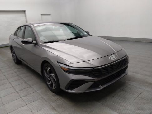 Used 2025 Hyundai Elantra Sport FWD image 13