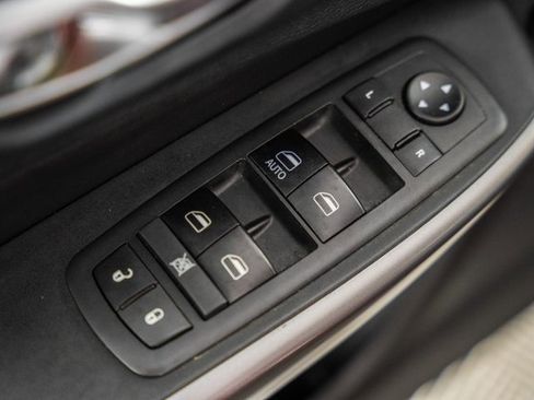 Used 2019 Jeep Cherokee Latitude w/ Popular Appearance Group image 35