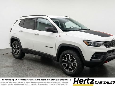 Used 2025 Jeep Compass Trailhawk AWD/4WD image 1