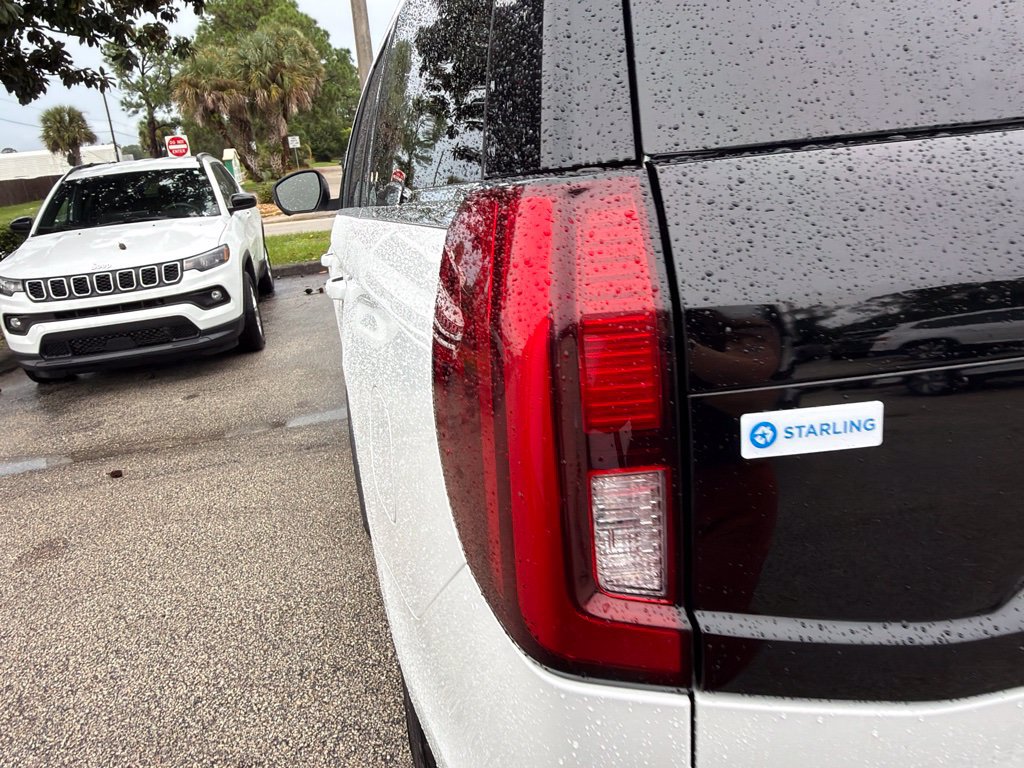 Certified 2025 Ford Expedition Active AWD/4WD image 9