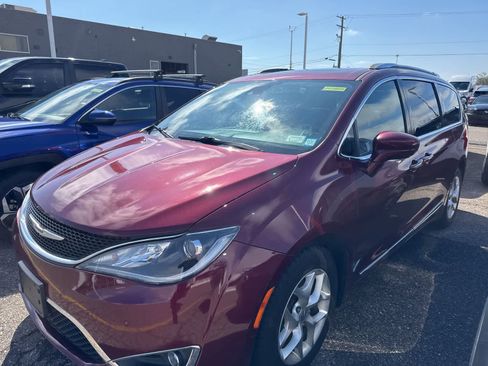 Used 2020 Chrysler Pacifica Touring-L image 16