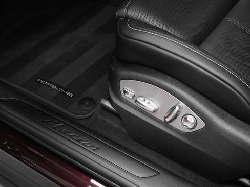 Certified 2026 Porsche Macan AWD/4WD image 27