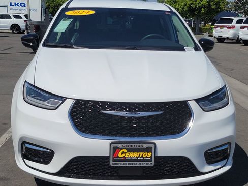 Certified 2024 Chrysler Pacifica Limited FWD image 29