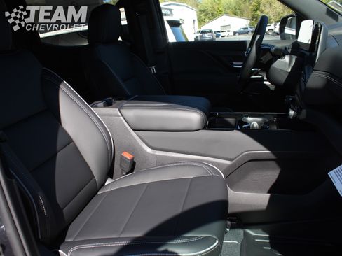 New 2026 Chevrolet Silverado EV LT image 18