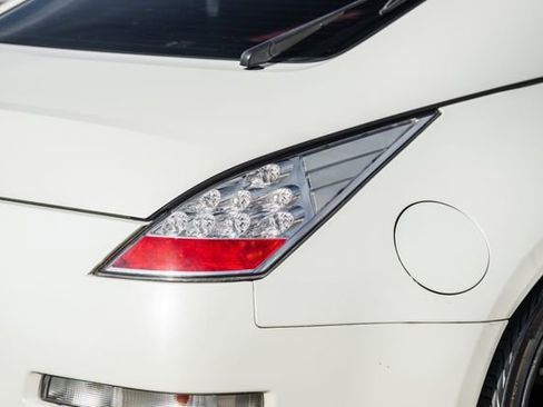 Used 2006 Nissan 350Z Coupe w/ (N93) Cargo Convenience Pkg image 40