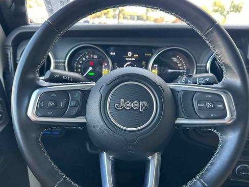 Used 2022 Jeep Wrangler Unlimited Sahara AWD/4WD image 25