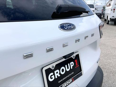 Used 2020 Ford Escape SE image 31