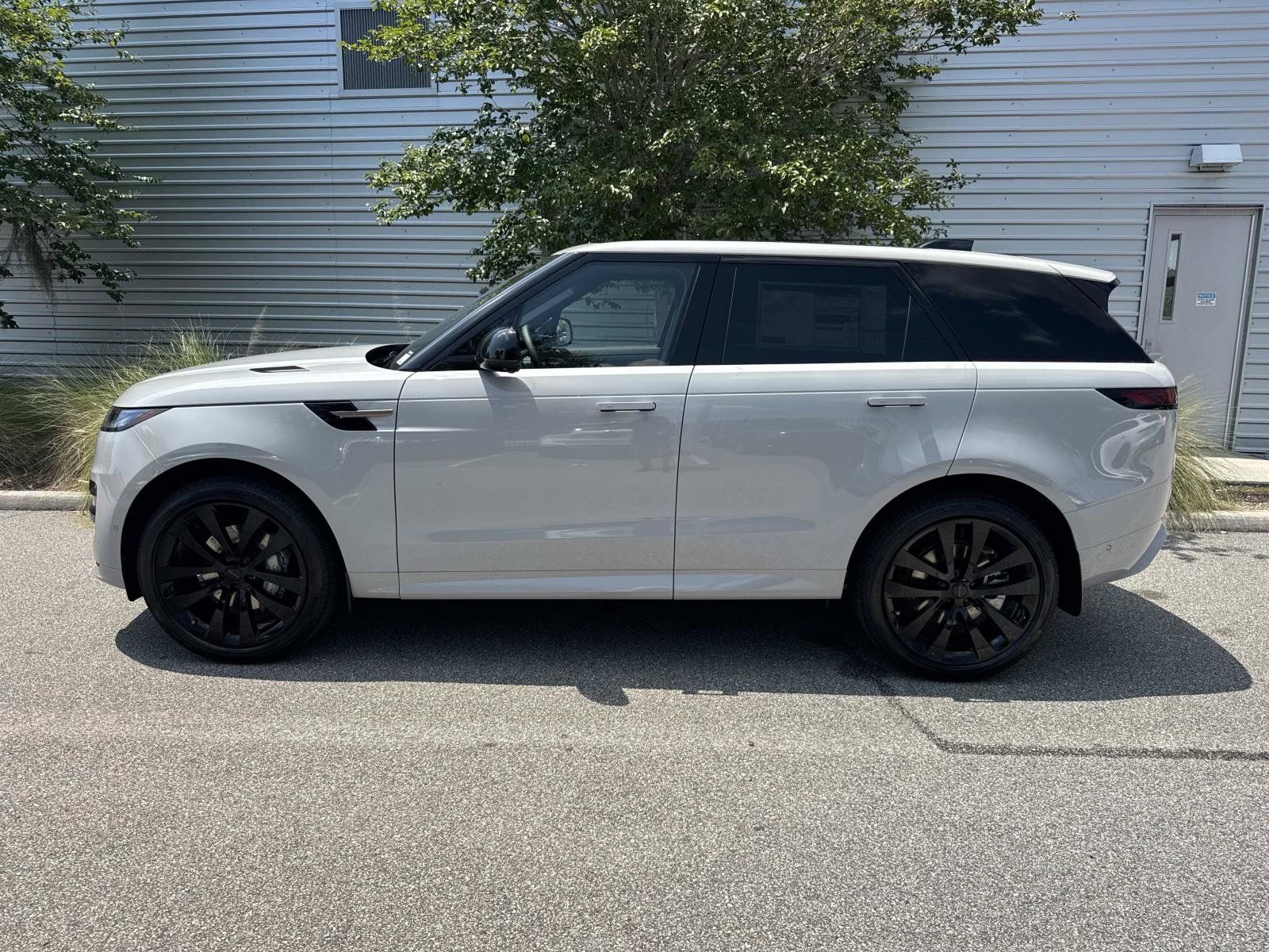 New 2026 Land Rover Range Rover Sport Dynamic SE AWD/4WD image 2