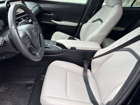 Used 2024 Lexus UX 250h AWD w/ Premium Package image 9