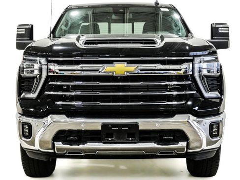 Used 2024 Chevrolet Silverado 2500 LTZ w/ LTZ Plus Package AWD/4WD image 2