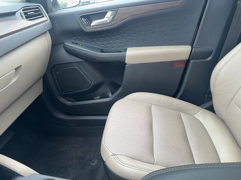 Used 2020 Ford Escape Titanium AWD/4WD image 23