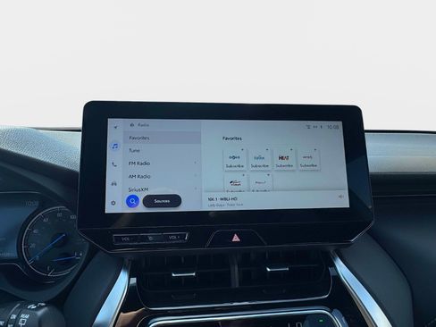 Certified 2023 Toyota Venza XLE image 29