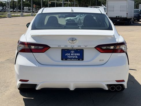 Used 2024 Toyota Camry SE FWD image 8