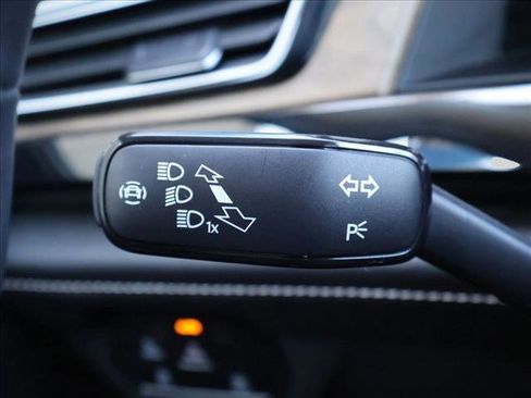 Used 2025 Volkswagen Atlas SE AWD/4WD image 14