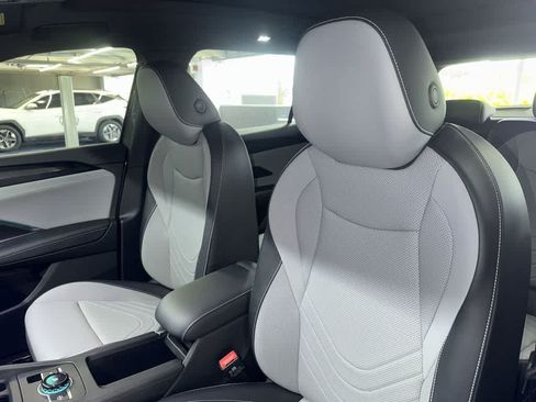 Certified 2026 Volkswagen Tiguan SE R-Line AWD/4WD image 14