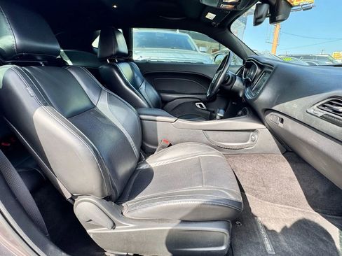 Used 2015 Dodge Challenger SXT Plus image 8