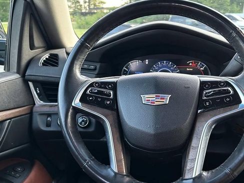 Used 2017 Cadillac Escalade Luxury AWD/4WD image 11