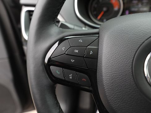 Used 2019 Jeep Cherokee Latitude Plus AWD/4WD image 26
