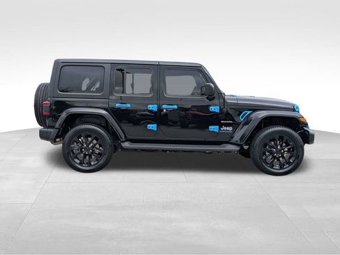 Used 2023 Jeep Wrangler Unlimited Sahara w/ Cold Weather Group AWD/4WD image 3