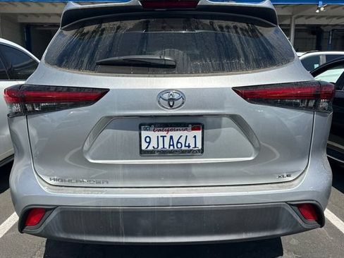 Used 2023 Toyota Highlander XLE FWD image 6