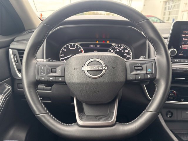 Used 2025 Nissan Rogue SV AWD/4WD image 12