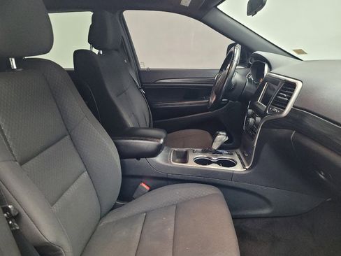 Used 2019 Jeep Grand Cherokee Laredo RWD image 21