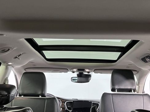 Certified 2024 Chrysler Pacifica Limited image 29