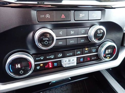 Used 2023 Ford Expedition XLT image 23