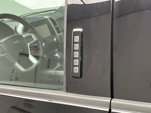 Used 2018 Ford F150 Lariat w/ Equipment Group 502A Luxury image 9