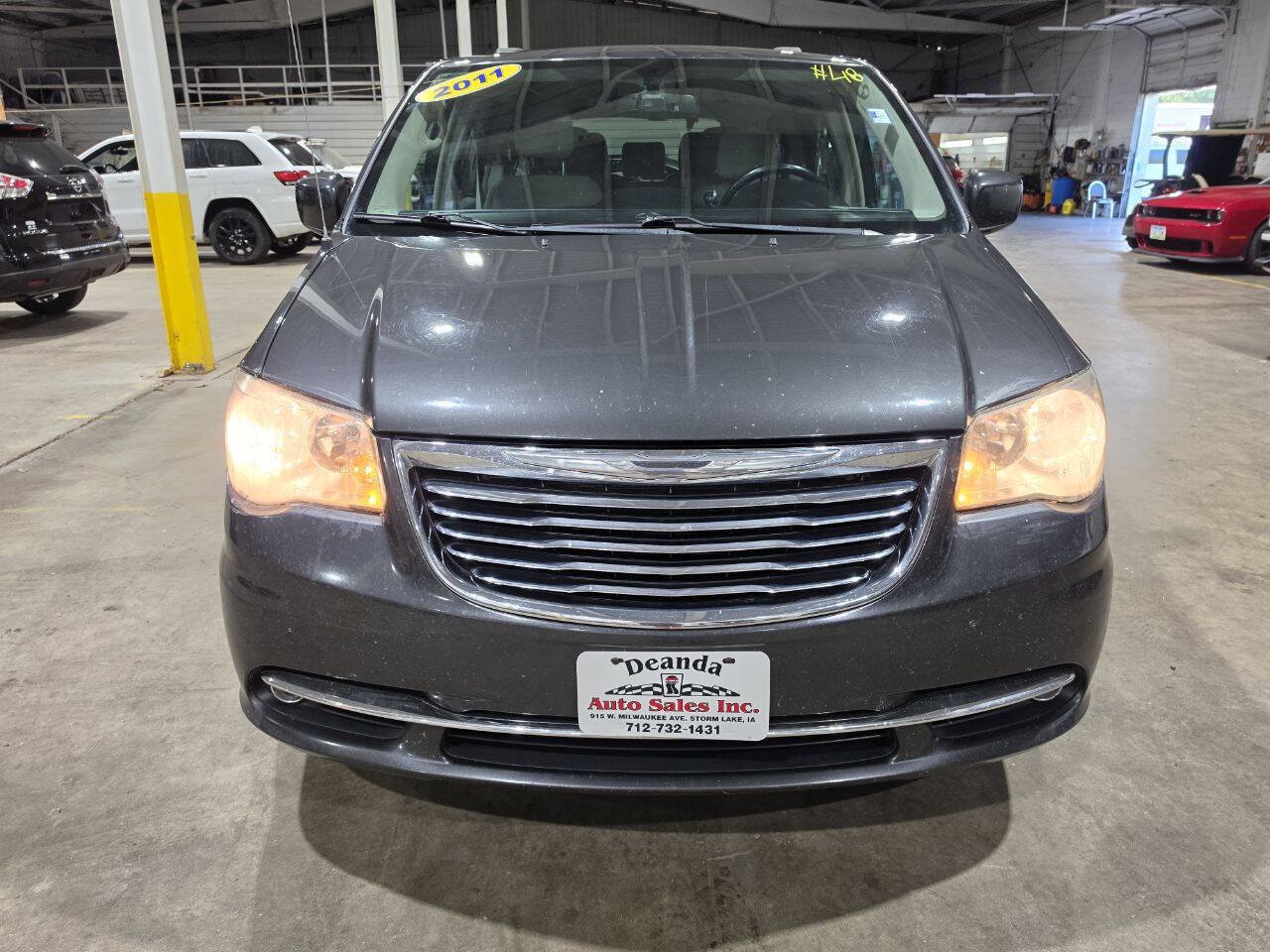 Used 2011 Chrysler Town & Country Touring FWD image 18