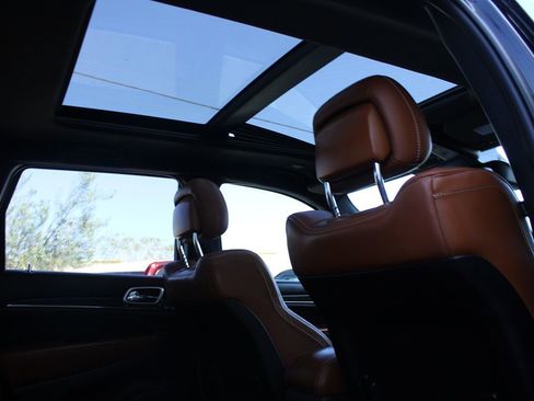 Used 2015 Jeep Grand Cherokee SRT w/ Trailer Tow Group IV image 30