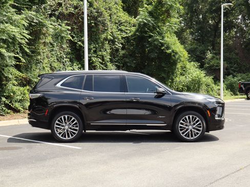 Used 2025 Buick Enclave Avenir w/ Super Cruise Package FWD image 10