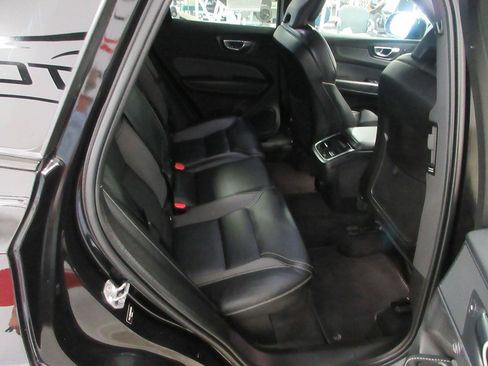 Used 2022 Volvo XC60 B5 R-Design w/ Advanced Package AWD/4WD image 23