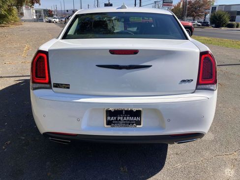 Used 2023 Chrysler 300 Touring L w/ Comfort Group image 7