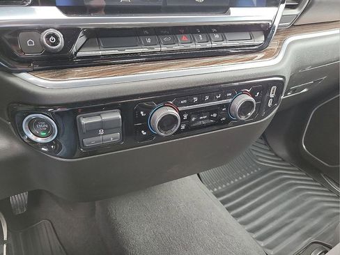 Used 2025 Chevrolet Silverado 2500 LT w/ Convenience Package image 17