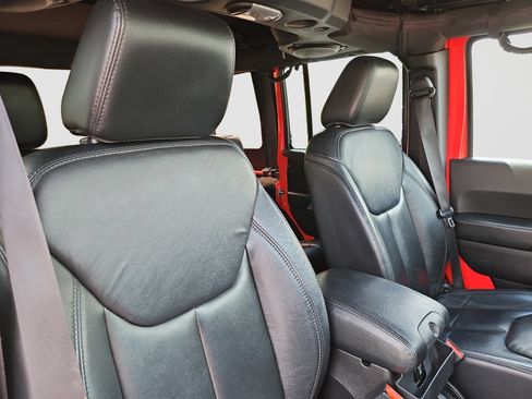 Used 2013 Jeep Wrangler Unlimited Sahara AWD/4WD image 16