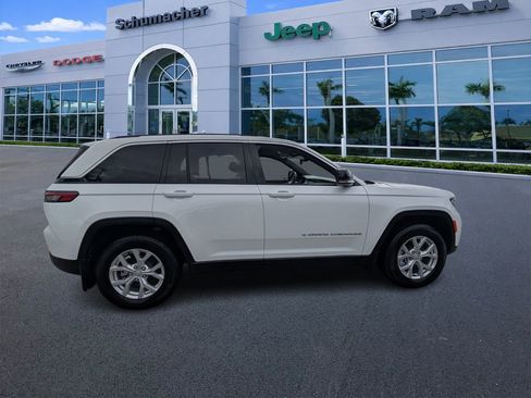 Certified 2023 Jeep Grand Cherokee Limited w/ Trailer Tow Prep Group (B) image 8