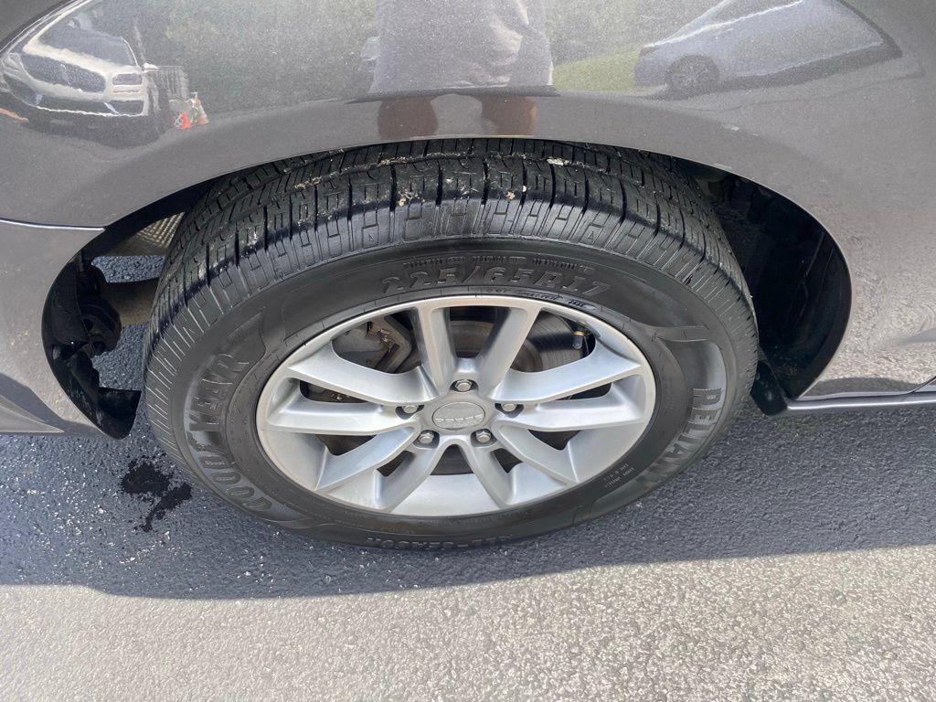 Used 2019 Dodge Grand Caravan SE FWD image 26