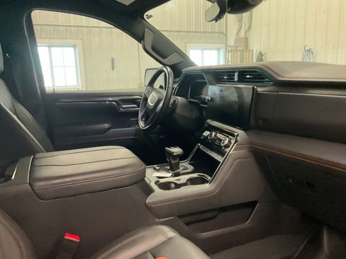 Used 2024 GMC Sierra 1500 AT4 w/ Technology Package AWD/4WD image 27