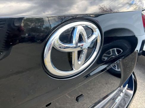 Used 2023 Toyota Highlander XLE AWD/4WD image 30